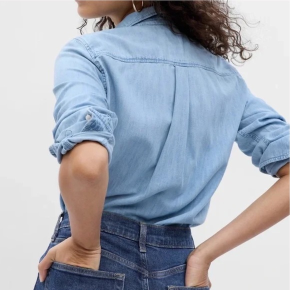 GAP denim perfect shirt. - Picture 2 of 10
